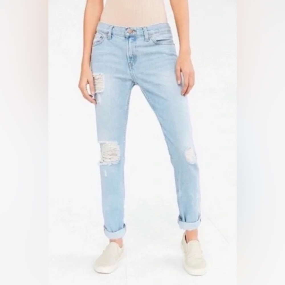 🎉HP🎉NWT Urban Outfitters BDG Boyfriend Low Rise Distressed Jeans